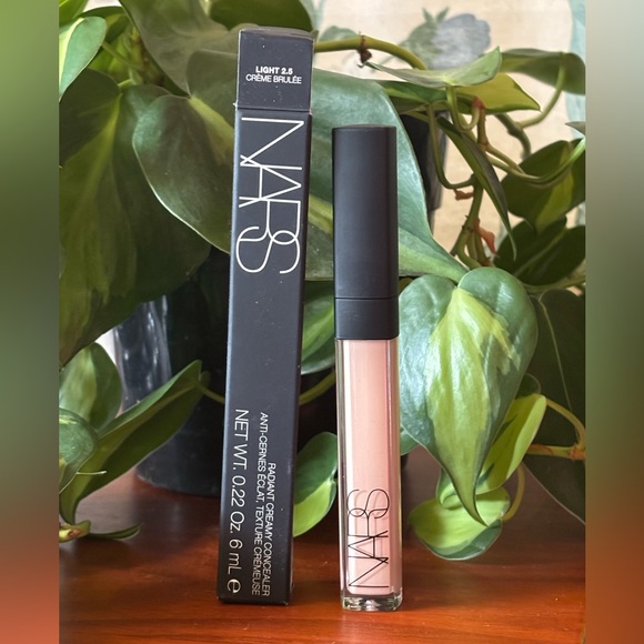 NARS Concealer - 2.5 Crème Brulée - Picture 1 of 3